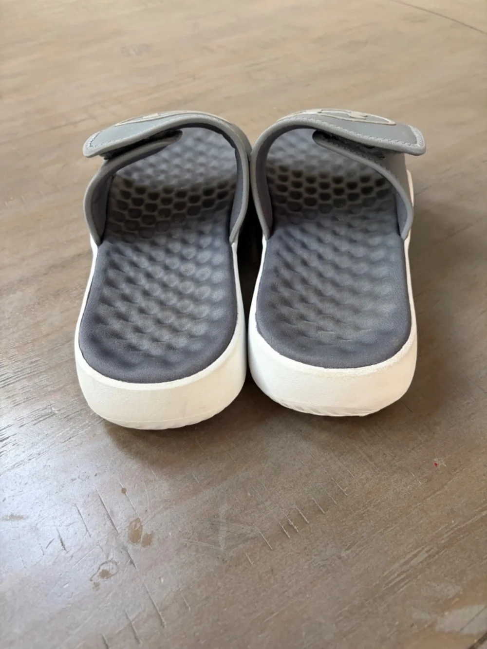 Under Armor Men’s grey, Ignite Pro 8 Slide Sandals.